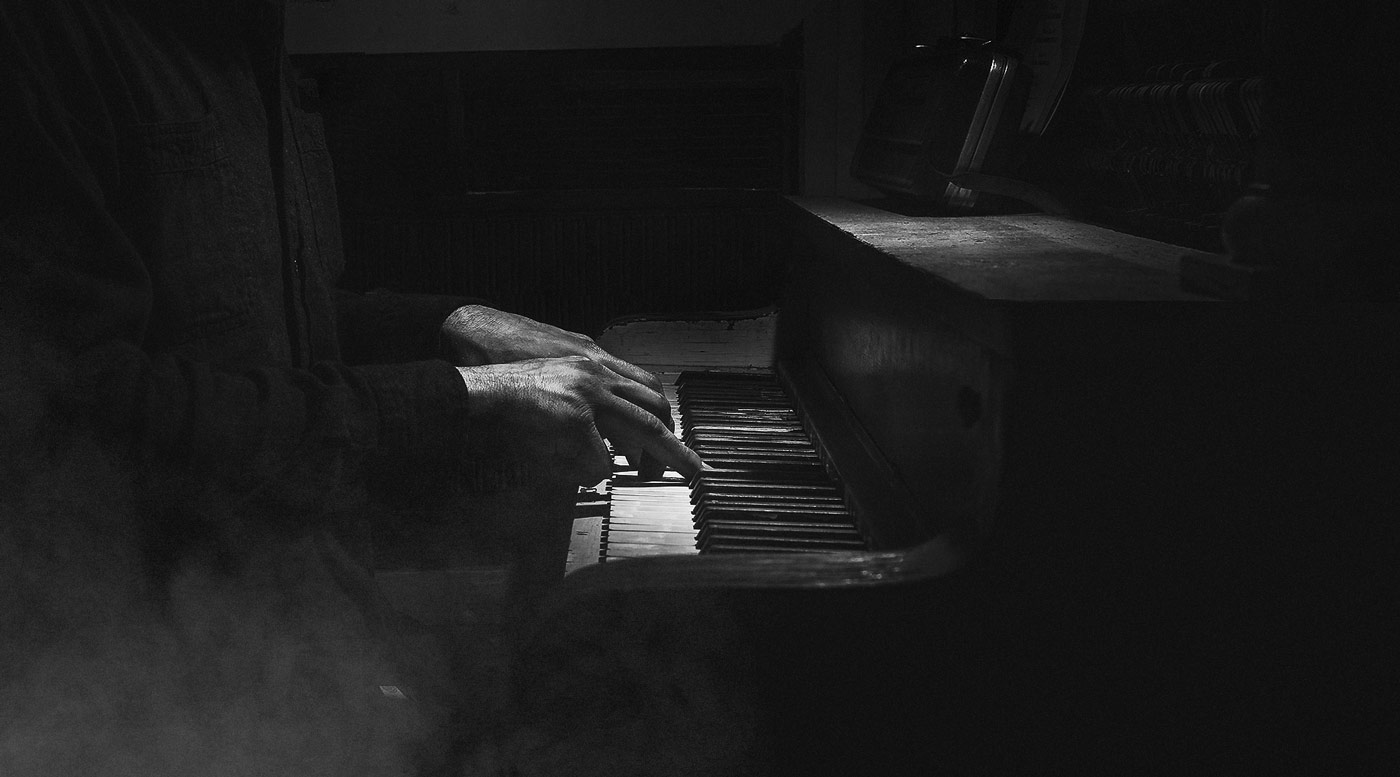 hero_02_piano hero_02_piano